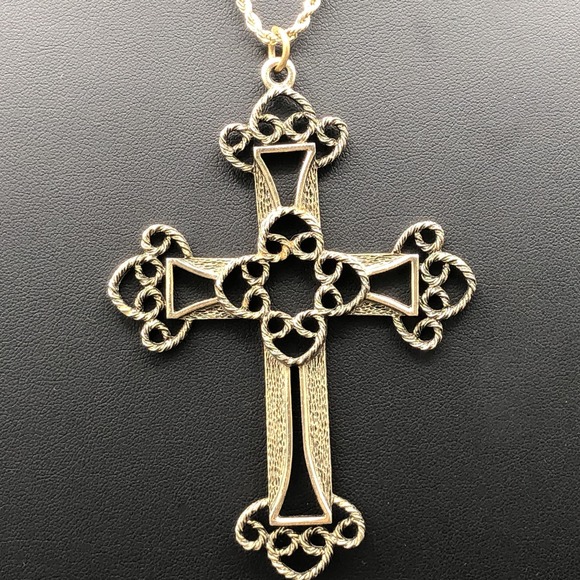 Sarah Coventry Victorian Cross Pendant Necklace 1973 Limited Edition Vintage - Picture 1 of 9